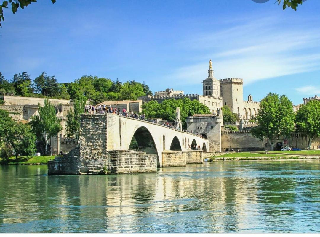 Bel Appartement 2 Chambres Au Coeur Du Village Eyragues 外观 照片