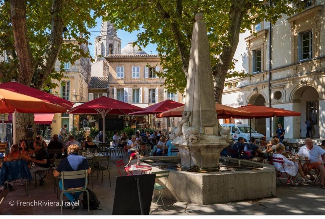 Bel Appartement 2 Chambres Au Coeur Du Village Eyragues 外观 照片